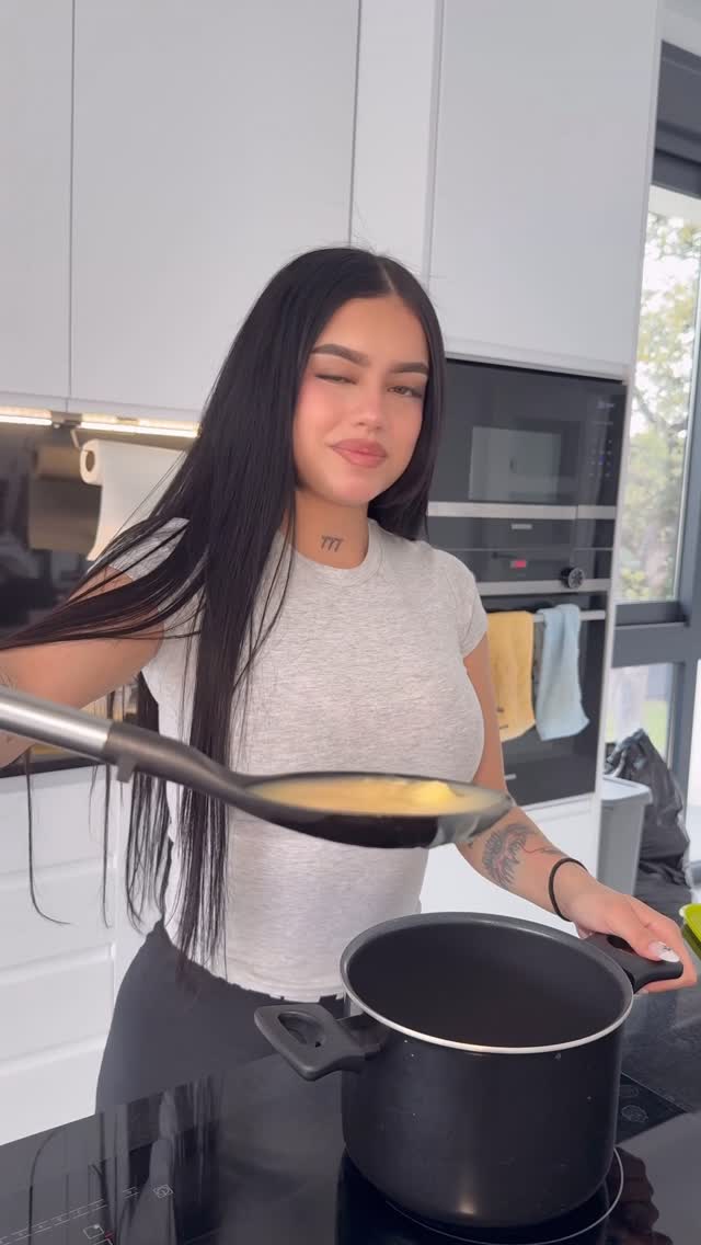 Brunette nude leaked video
