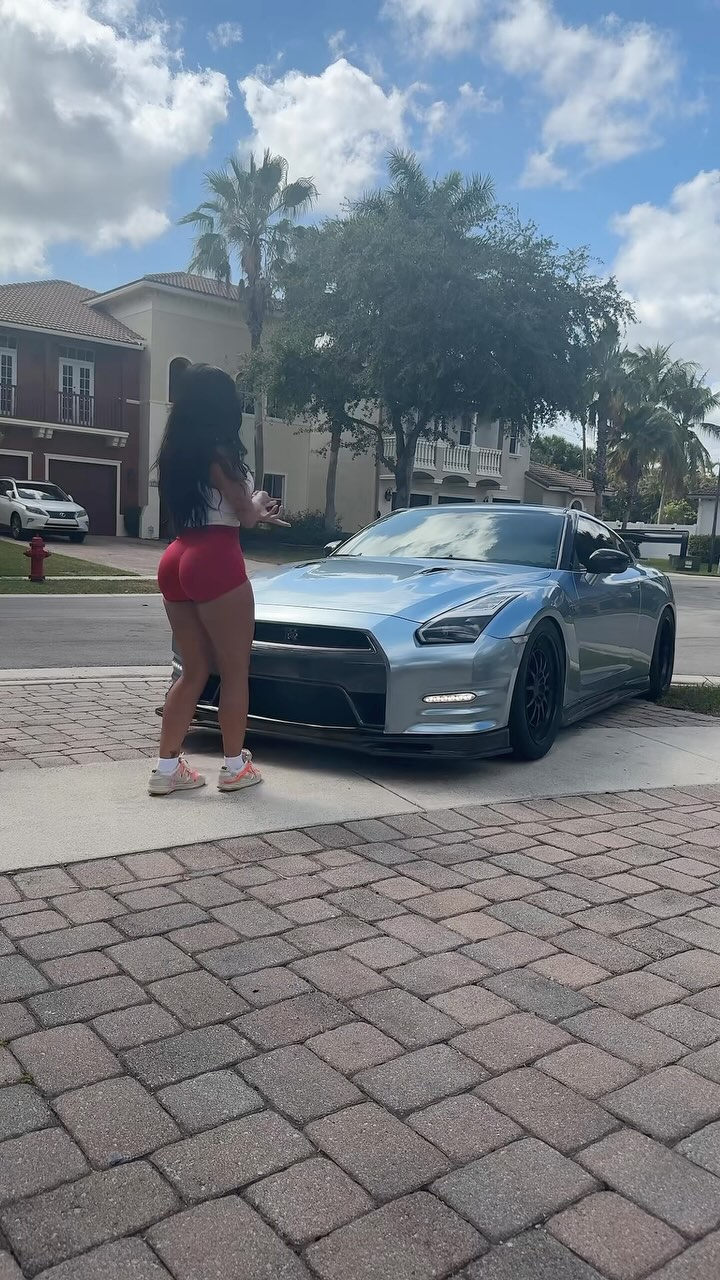 Brunette nude leaked video