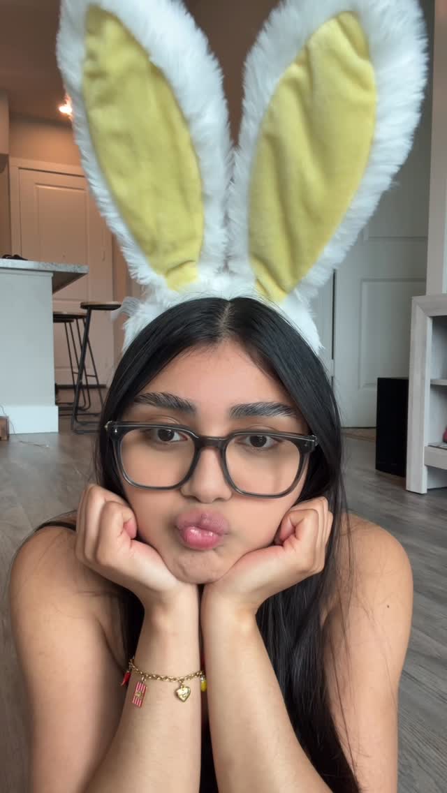 Brunette nude leaked video