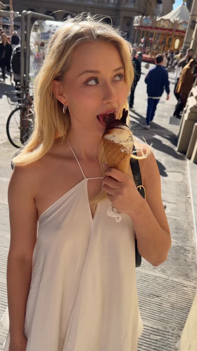 Natural Tits nude leaked video