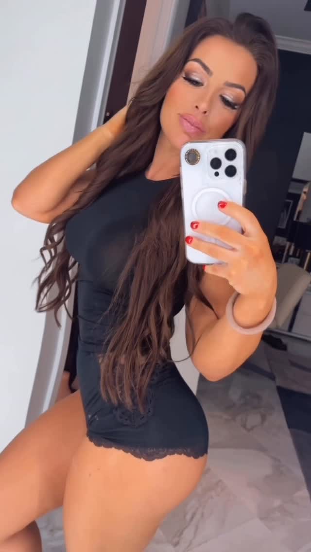 Brunette nude leaked video