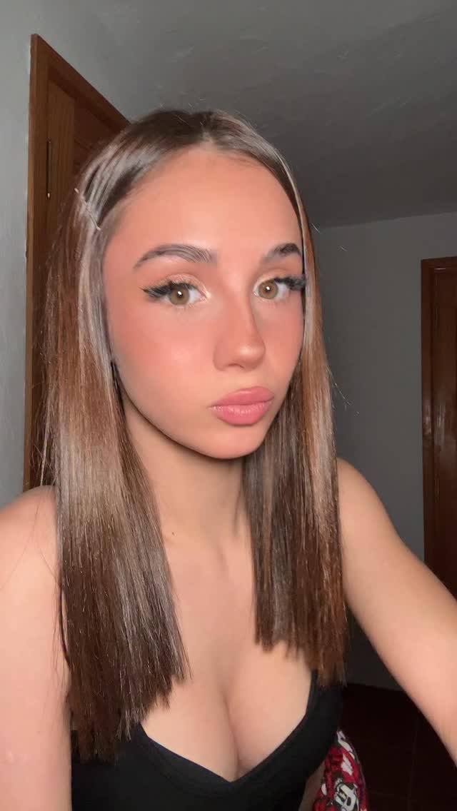 Teen 18+ nude leaked video