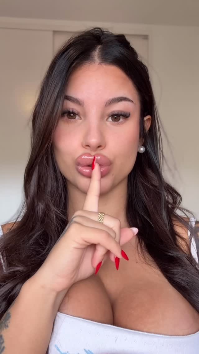 Natural Tits nude leaked video