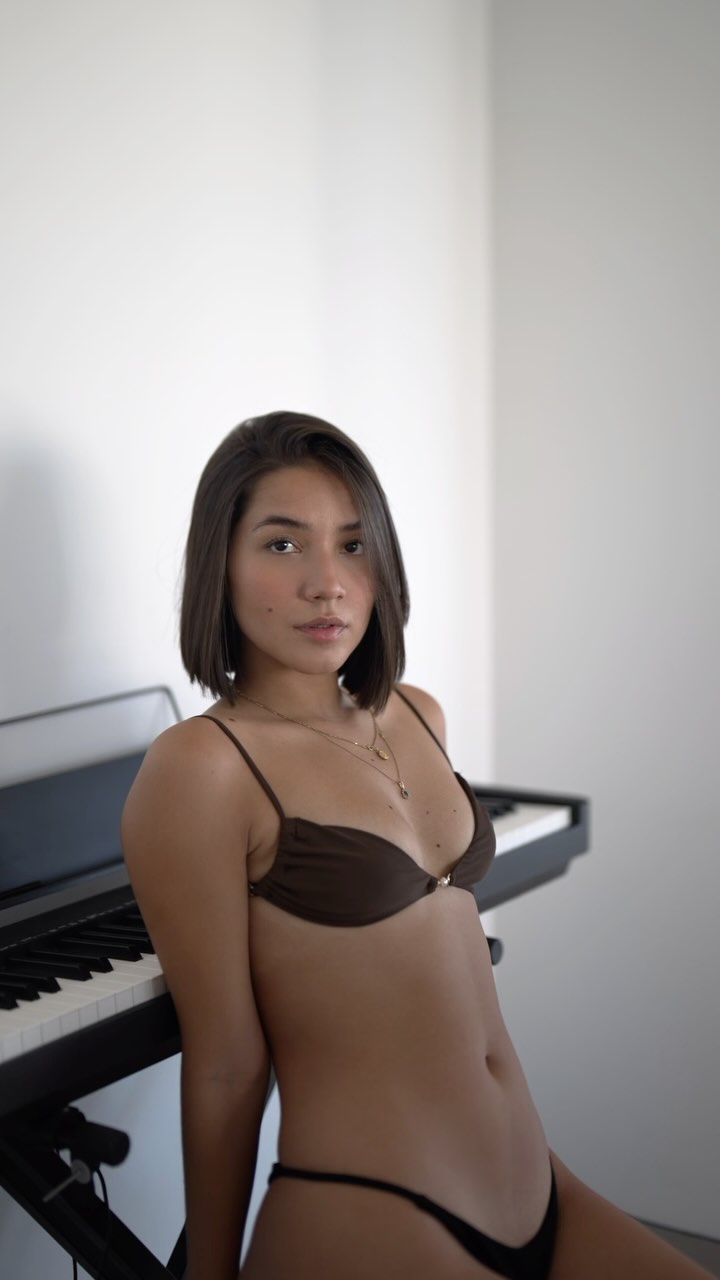 Teen 18+ nude leaked video