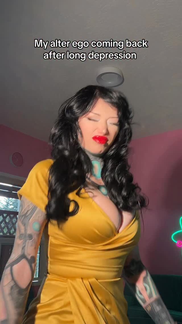 Curvy nude leaked video