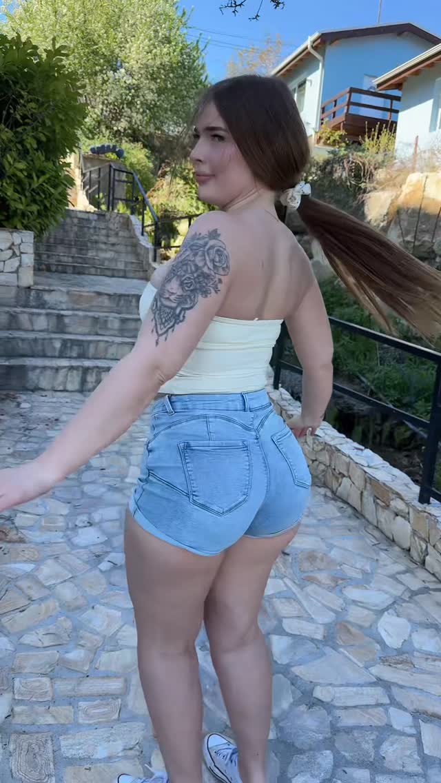 Curvy nude leaked video