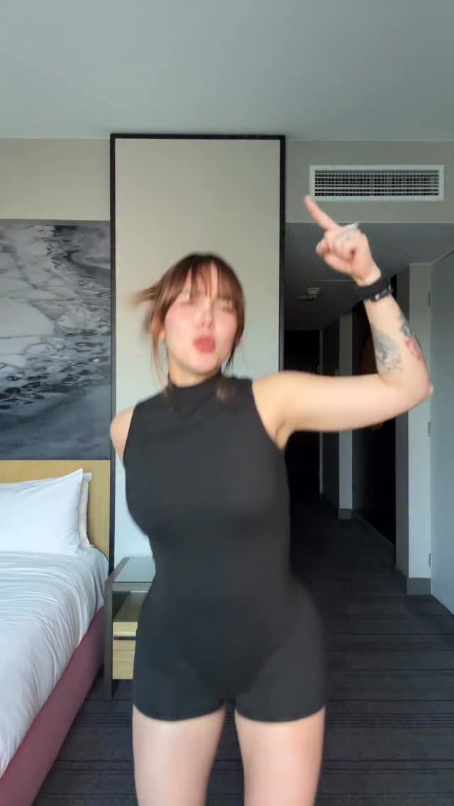 OnlyFans nude leaked video