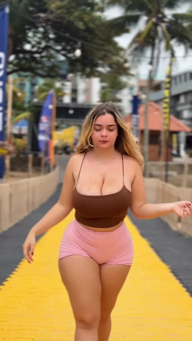 Natural Tits nude leaked video
